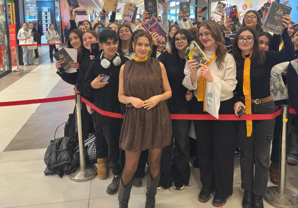 İzmir Beyza Alkoç  İmza Etkinliği