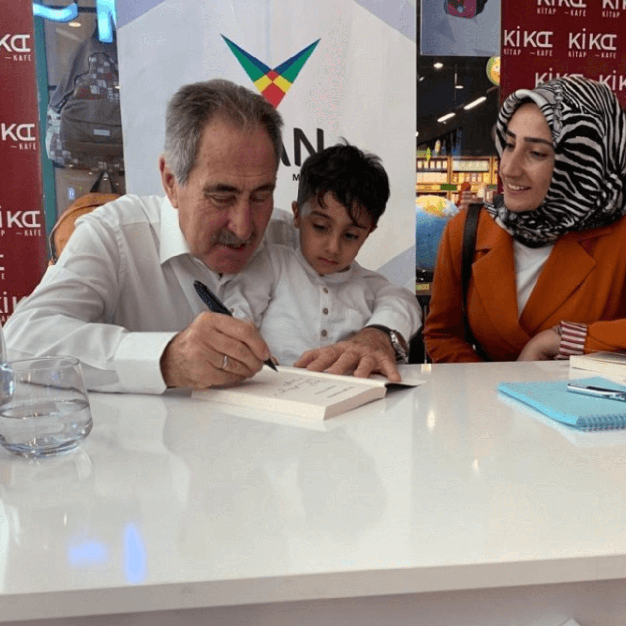 Ertuğrul Günay Söyleşi ve İmza Günü