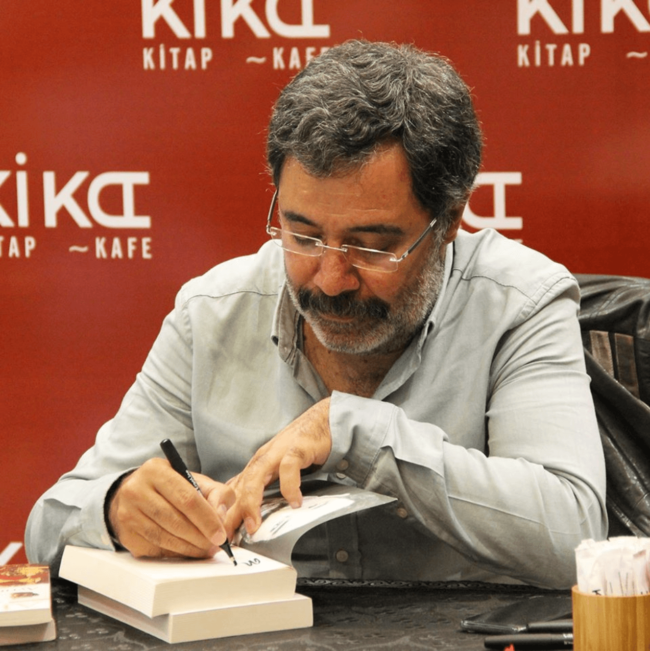 Ahmet Ümit İmza Günü