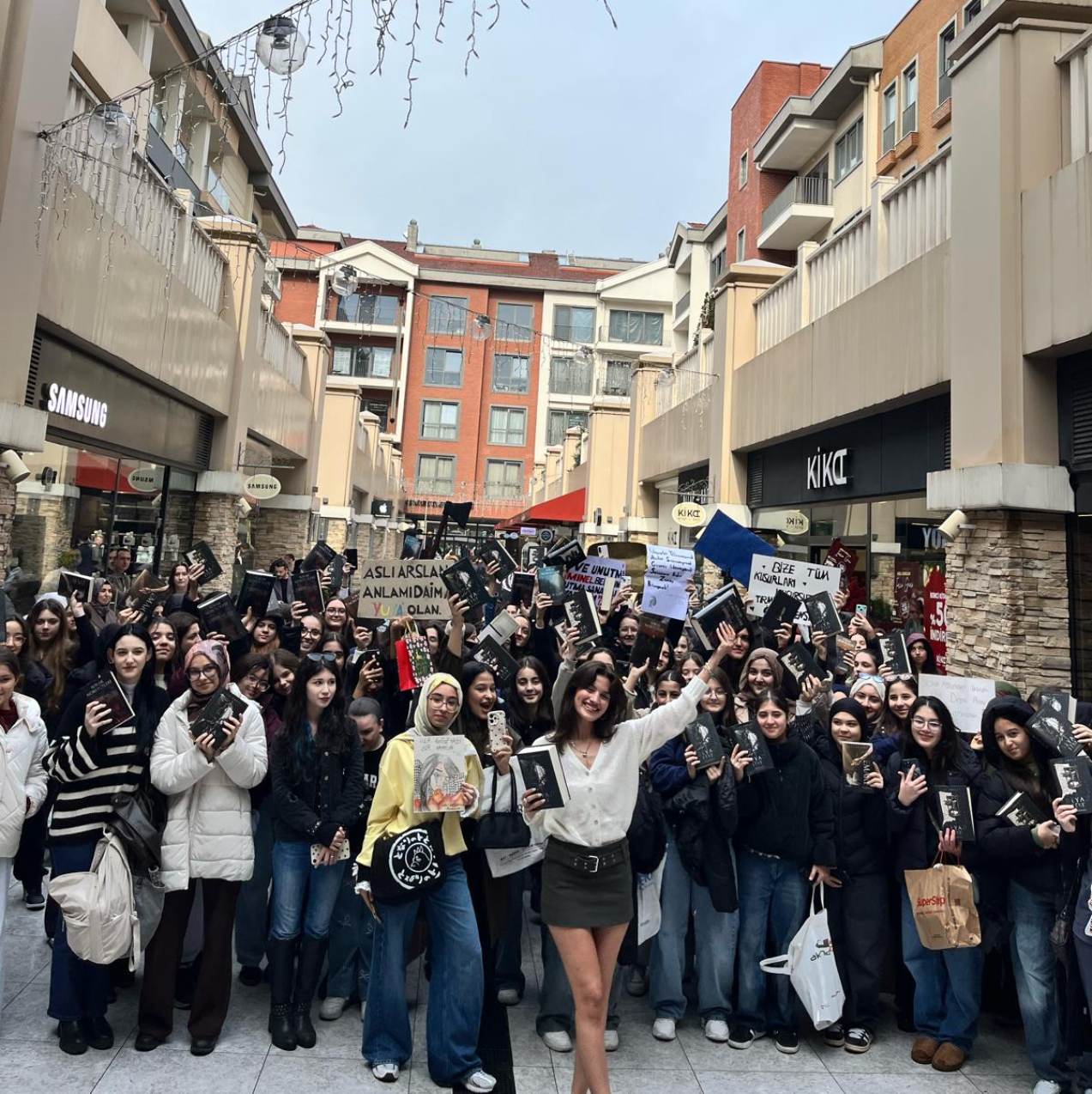 Sakarya Aslı Arslan İmza Etkinliği