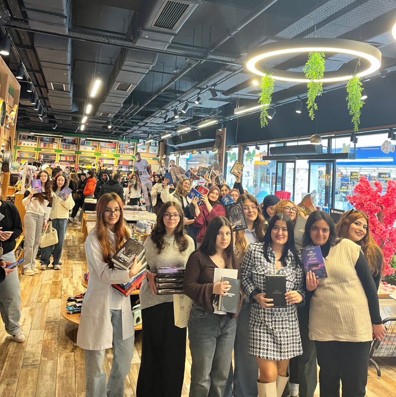 Sakarya Özge Naz İmza Etkinliği